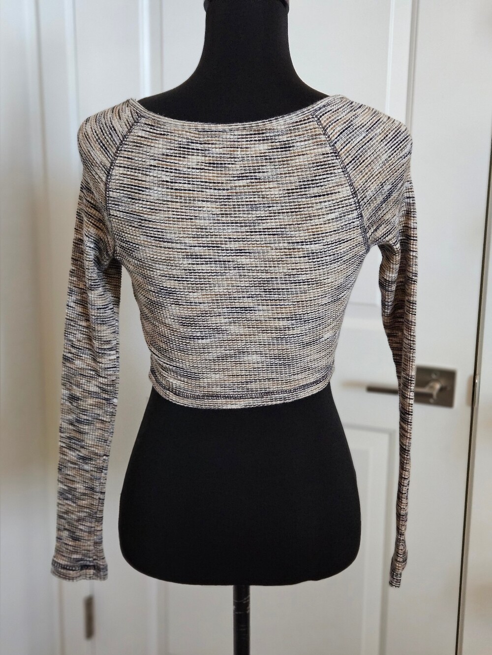 Urban Outfitters Ribbed Notched Crop Top Marled Beige Black Small Petite - Picture 4 of 16